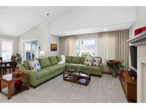 Living - 49 Willow Pointe Loop, Longview, WA 98632 photo 3 of 3