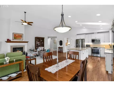 Dining - 49 Willow Pointe Loop, Longview, WA 98632 photo 1 of 3
