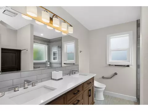 Bath - 49 Willow Pointe Loop, Longview, WA 98632 photo 1 of 3