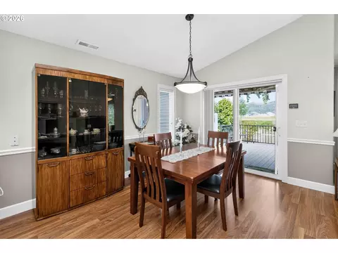 Dining - 49 Willow Pointe Loop, Longview, WA 98632 photo 2 of 3
