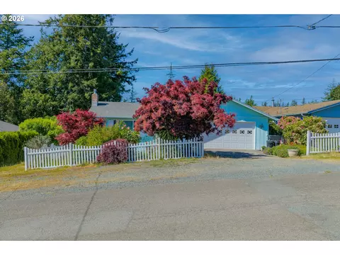 1707 View St, Myrtle Point, OR 97458