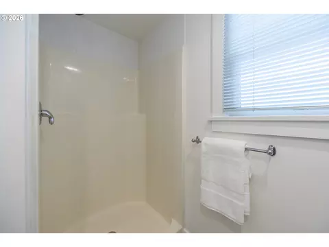 1629 E 24th Ave, Eugene, OR 97403 photo 29