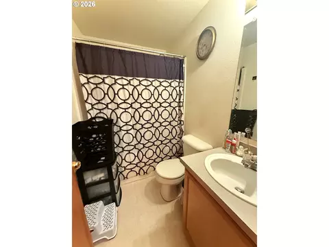 Bath - 1300 SW 10th Ct, Pendleton, OR 97801 photo 2 of 2