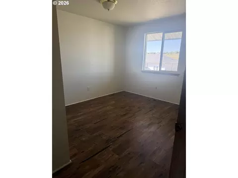 Bedroom - 1300 SW 10th Ct, Pendleton, OR 97801 photo 5 of 5