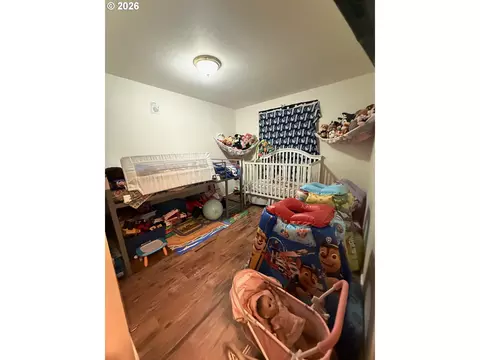 Bedroom - 1300 SW 10th Ct, Pendleton, OR 97801 photo 2 of 3