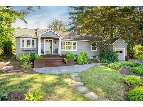 6328 SW Brugger St, Portland, OR 97219
