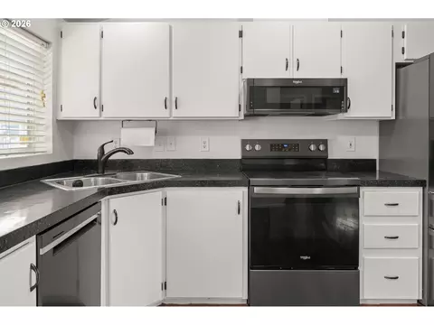 5340 Golden Eagle Dr, Eugene, OR 97402 photo 14