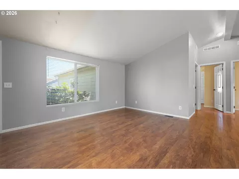 5340 Golden Eagle Dr, Eugene, OR 97402 photo 8