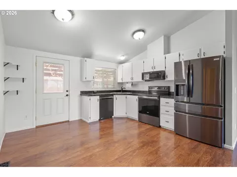5340 Golden Eagle Dr, Eugene, OR 97402 photo 11