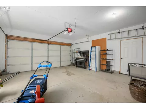 5340 Golden Eagle Dr, Eugene, OR 97402 photo 35