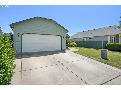 5340 Golden Eagle Dr, Eugene, OR 97402 photo 4