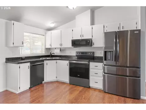 5340 Golden Eagle Dr, Eugene, OR 97402 photo 12