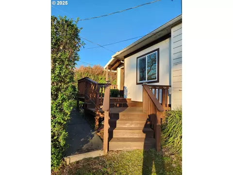 1195 Idaho Ave, Coos Bay, OR 97420