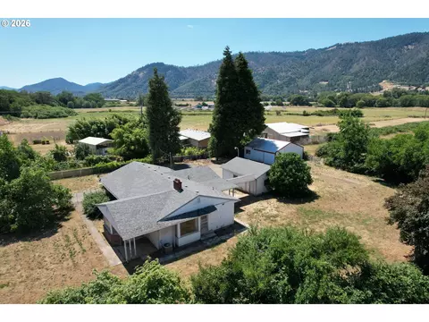 309 N Old Pacific Hwy, Myrtle Creek, OR 97457