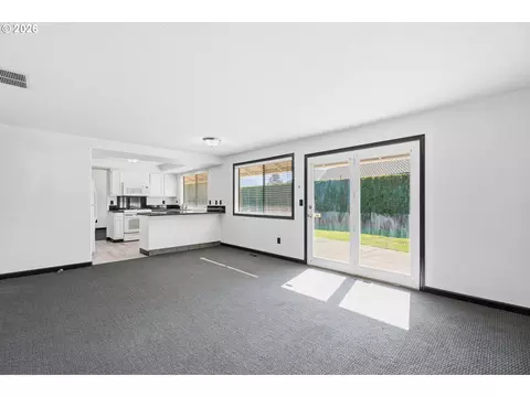 Living - 3314 SW 28th Ct, Gresham, OR 97080 photo 5 of 6