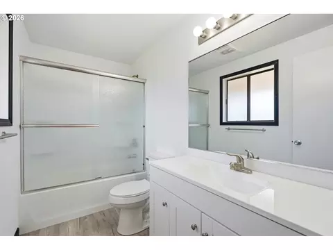 Bath - 3314 SW 28th Ct, Gresham, OR 97080 photo 2 of 2
