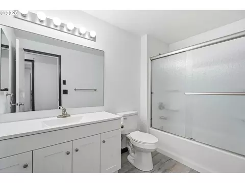 Bath - 3314 SW 28th Ct, Gresham, OR 97080 photo 1 of 2