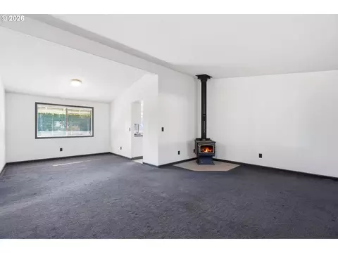 Living - 3314 SW 28th Ct, Gresham, OR 97080 photo 2 of 6