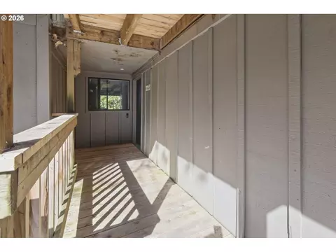 Exterior - 223 Trailside Loop, Eugene, OR 97405 photo 4 of 10