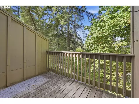 Exterior - 223 Trailside Loop, Eugene, OR 97405 photo 5 of 10