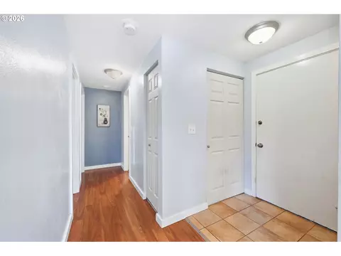 Entry Way - 223 Trailside Loop, Eugene, OR 97405 photo 2 of 3
