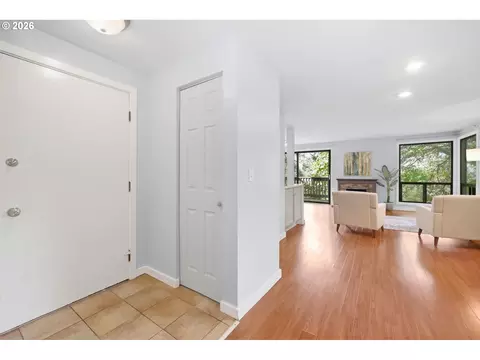 Entry Way - 223 Trailside Loop, Eugene, OR 97405 photo 1 of 3