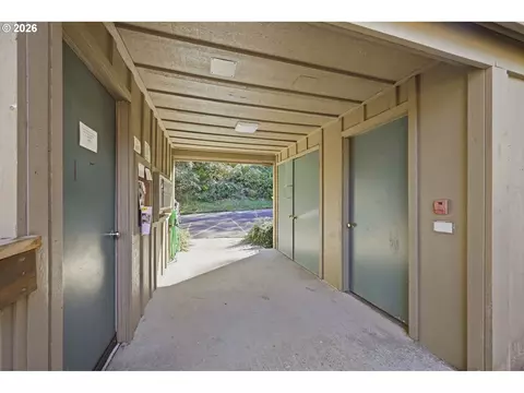 Exterior - 223 Trailside Loop, Eugene, OR 97405 photo 7 of 10