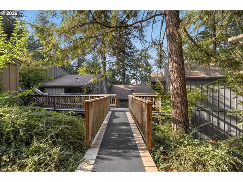 Exterior - 223 Trailside Loop, Eugene, OR 97405 photo 2 of 10
