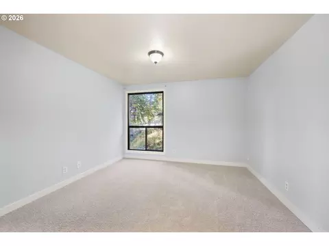 Bedroom - 223 Trailside Loop, Eugene, OR 97405 photo 3 of 5
