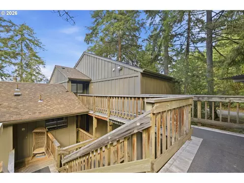 Exterior - 223 Trailside Loop, Eugene, OR 97405 photo 3 of 10
