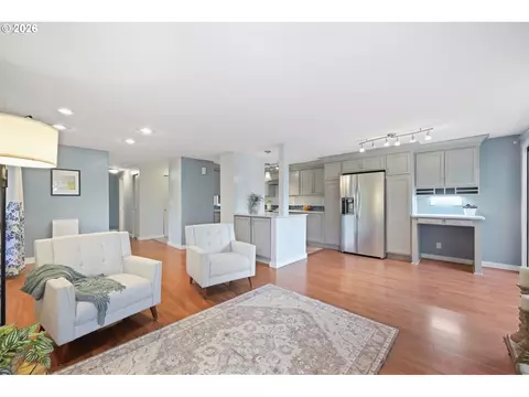 Living - 223 Trailside Loop, Eugene, OR 97405 photo 5 of 8