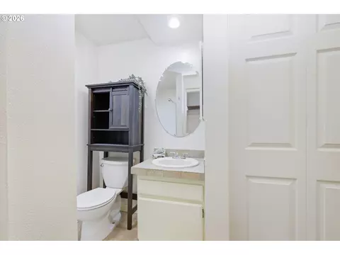 Bath - 223 Trailside Loop, Eugene, OR 97405 photo 1 of 2