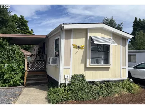 742 2nd Ave #15, Gold Hill, OR 97525