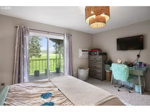 Bedroom - 1322 NE Hogan Dr, Gresham, OR 97030 photo 3 of 5