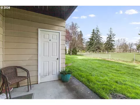 Exterior - 1322 NE Hogan Dr, Gresham, OR 97030 photo 2 of 6