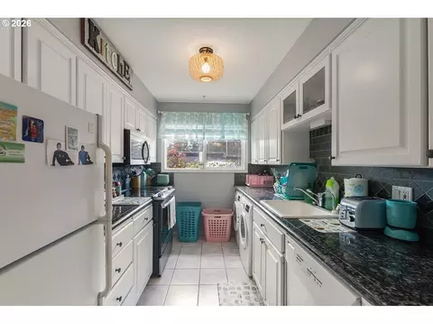 Kitchen - 1322 NE Hogan Dr, Gresham, OR 97030 photo 1 of 1