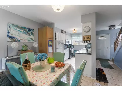 Dining - 1322 NE Hogan Dr, Gresham, OR 97030 photo 1 of 1