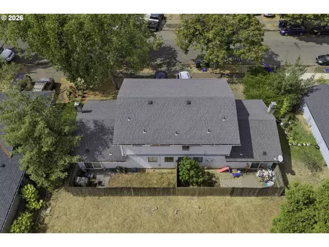 View/Area - 993 N Cloverleaf Loop, Springfield, OR 97477 photo 1 of 11