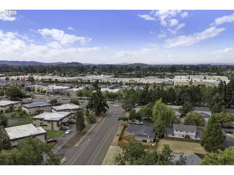 View/Area - 993 N Cloverleaf Loop, Springfield, OR 97477 photo 10 of 11