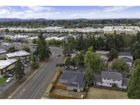 View/Area - 993 N Cloverleaf Loop, Springfield, OR 97477 photo 8 of 11