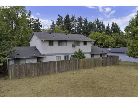 Exterior - 993 N Cloverleaf Loop, Springfield, OR 97477 photo 3 of 9
