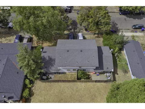 View/Area - 993 N Cloverleaf Loop, Springfield, OR 97477 photo 3 of 11