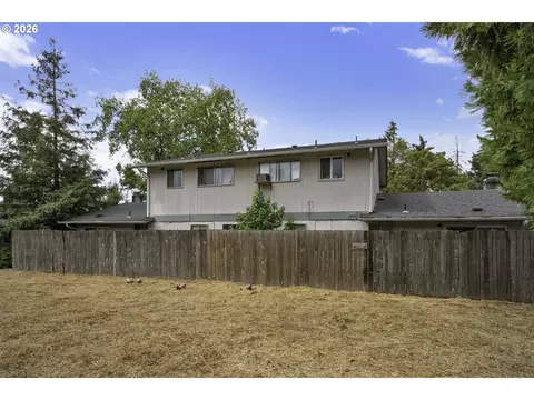 Exterior - 993 N Cloverleaf Loop, Springfield, OR 97477 photo 4 of 9