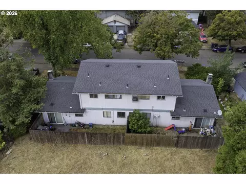 View/Area - 993 N Cloverleaf Loop, Springfield, OR 97477 photo 2 of 11