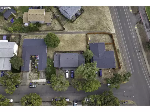 View/Area - 993 N Cloverleaf Loop, Springfield, OR 97477 photo 4 of 11