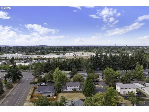 View/Area - 993 N Cloverleaf Loop, Springfield, OR 97477 photo 9 of 11