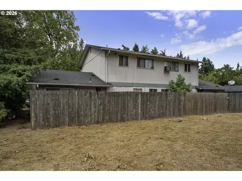 Exterior - 993 N Cloverleaf Loop, Springfield, OR 97477 photo 7 of 9