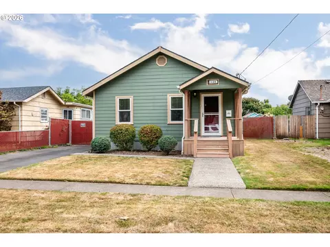 Exterior - 1128 9th Ave, Longview, WA 98632 photo 2 of 8