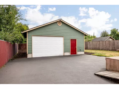 Exterior - 1128 9th Ave, Longview, WA 98632 photo 7 of 8