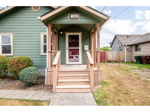 Exterior - 1128 9th Ave, Longview, WA 98632 photo 3 of 8